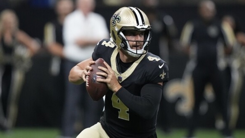 Derek Carr no puede elegir volver otra vez